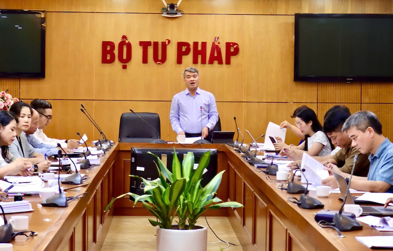 Thẩm định dự án Luật sửa đổi, bổ sung một số điều của Luật Kinh doanh, bảo hiểm